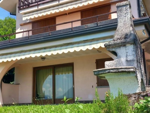 casa indipendente in vendita a Varenna