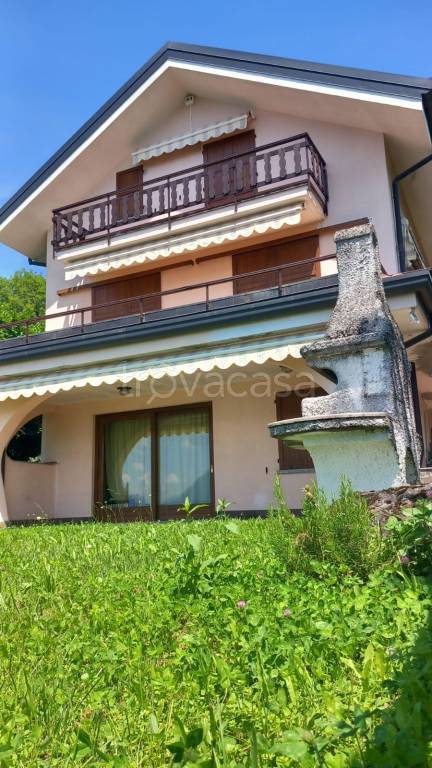 casa indipendente in vendita a Varenna