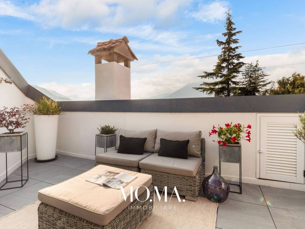 appartamento in vendita a Varenna in zona Fiumelatte