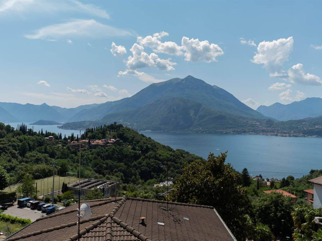 casa indipendente in vendita a Varenna