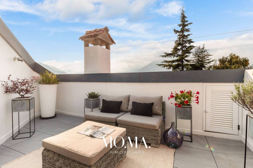 appartamento in vendita a Varenna in zona Fiumelatte