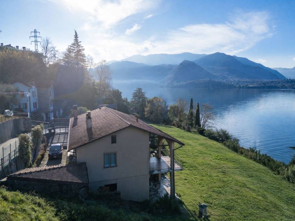 casa indipendente in vendita a Varenna in zona Fiumelatte