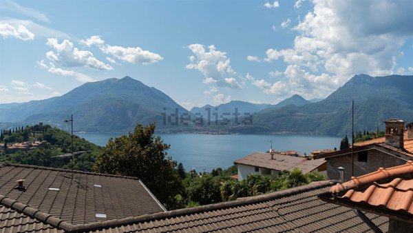 casa indipendente in vendita a Varenna