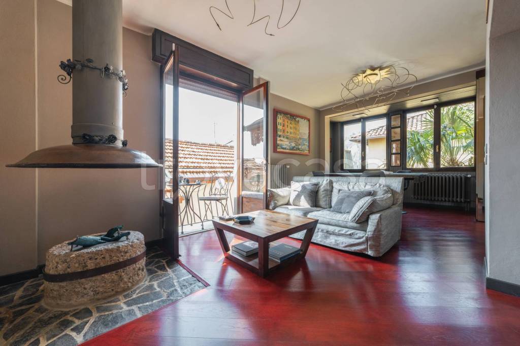 casa indipendente in vendita a Varenna in zona Fiumelatte