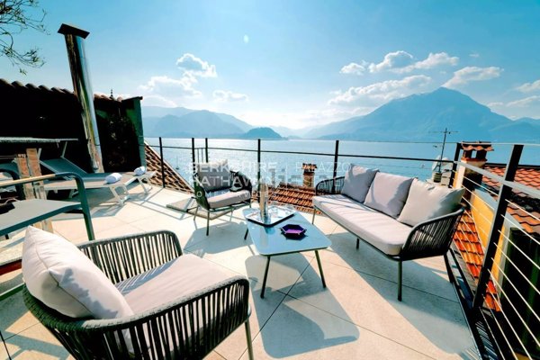 casa indipendente in vendita a Varenna