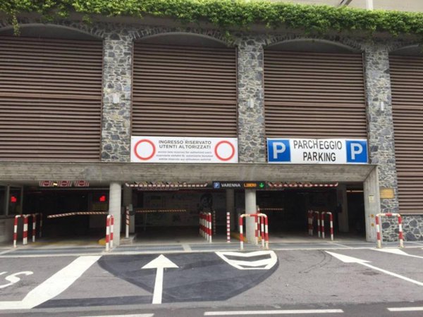 box auto in vendita a Varenna in zona Fiumelatte