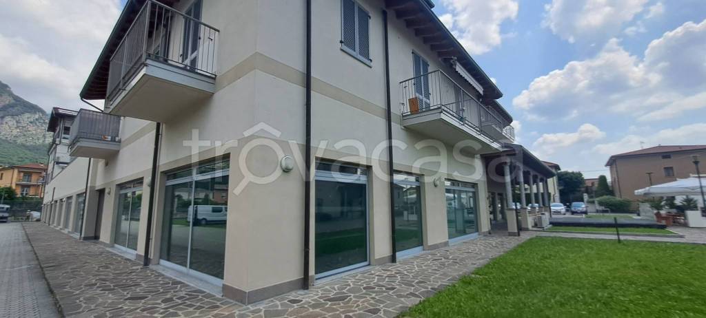 negozio in vendita a Vercurago