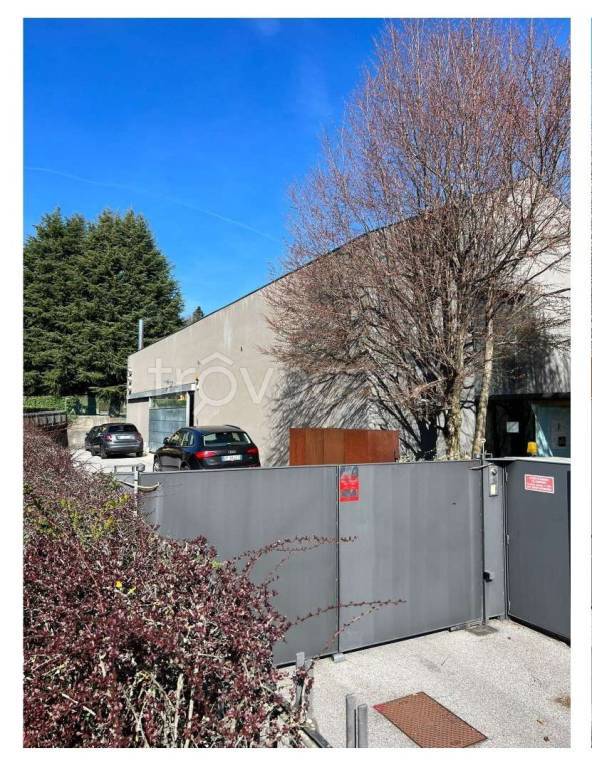 locale commerciale in vendita a Viganò