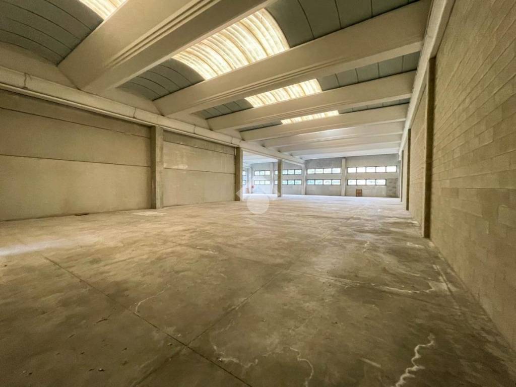 capannone in vendita a Viganò