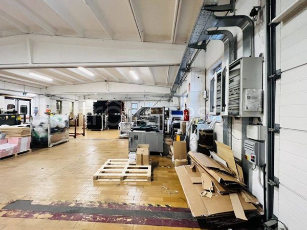 locale commerciale in vendita a Viganò