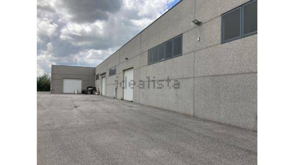 capannone in vendita a Verderio