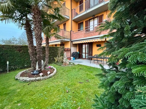appartamento in vendita a Verderio in zona Verderio Inferiore