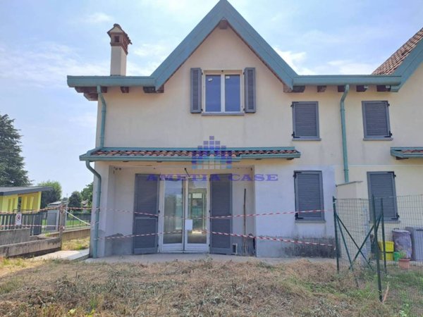casa indipendente in vendita a Verderio in zona Verderio Inferiore
