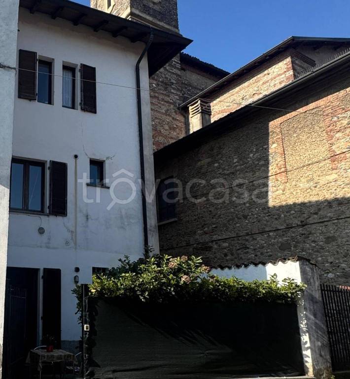 appartamento in vendita a Verderio in zona Verderio Inferiore