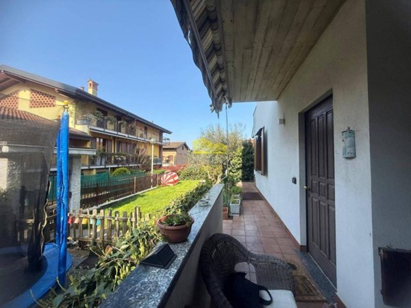 casa indipendente in vendita a Verderio in zona Verderio Inferiore