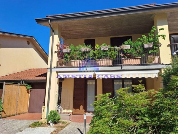 casa indipendente in vendita a Verderio in zona Verderio Inferiore