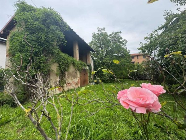 casa indipendente in vendita a Verderio in zona Verderio Superiore