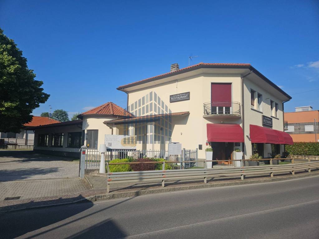 negozio in vendita a Verderio in zona Verderio Superiore