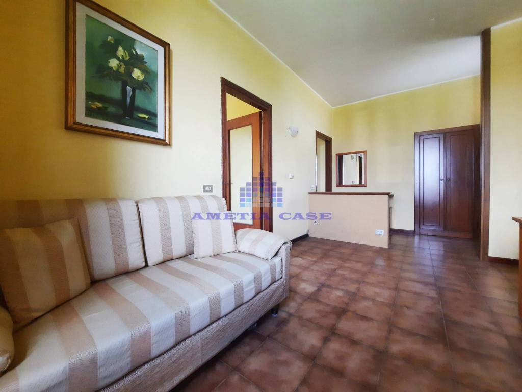 appartamento in vendita a Verderio in zona Verderio Superiore