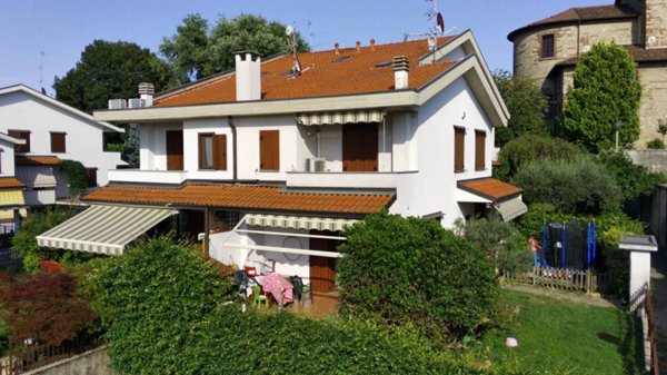 casa indipendente in vendita a Verderio in zona Verderio Inferiore