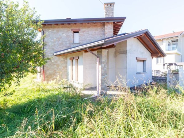 casa indipendente in vendita a Verderio in zona Verderio Superiore