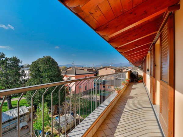 appartamento in vendita a Verderio in zona Verderio Inferiore