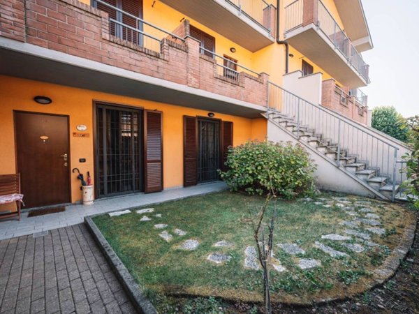 appartamento in vendita a Verderio in zona Verderio Inferiore