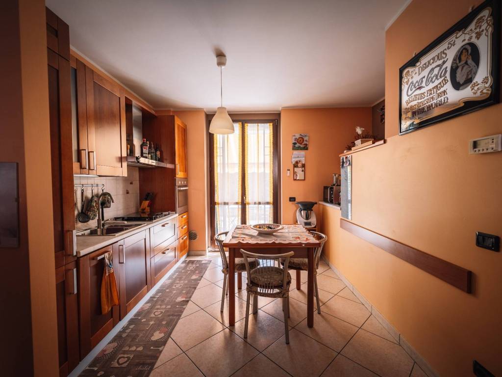 appartamento in vendita a Verderio in zona Verderio Inferiore