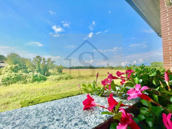 appartamento in vendita a Verderio in zona Verderio Inferiore