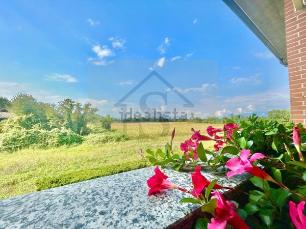 appartamento in vendita a Verderio in zona Verderio Inferiore