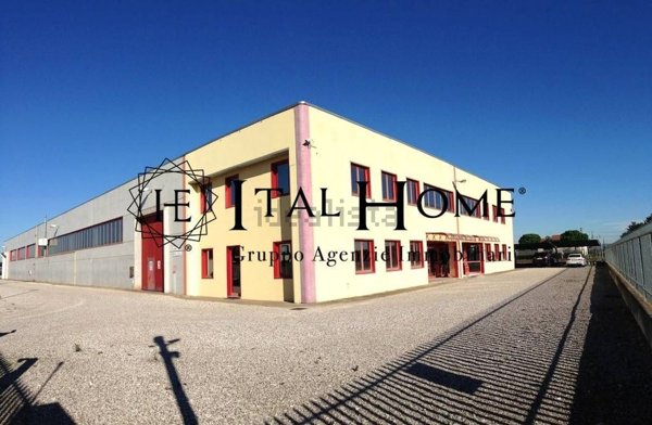 capannone in vendita a Verderio in zona Verderio Superiore