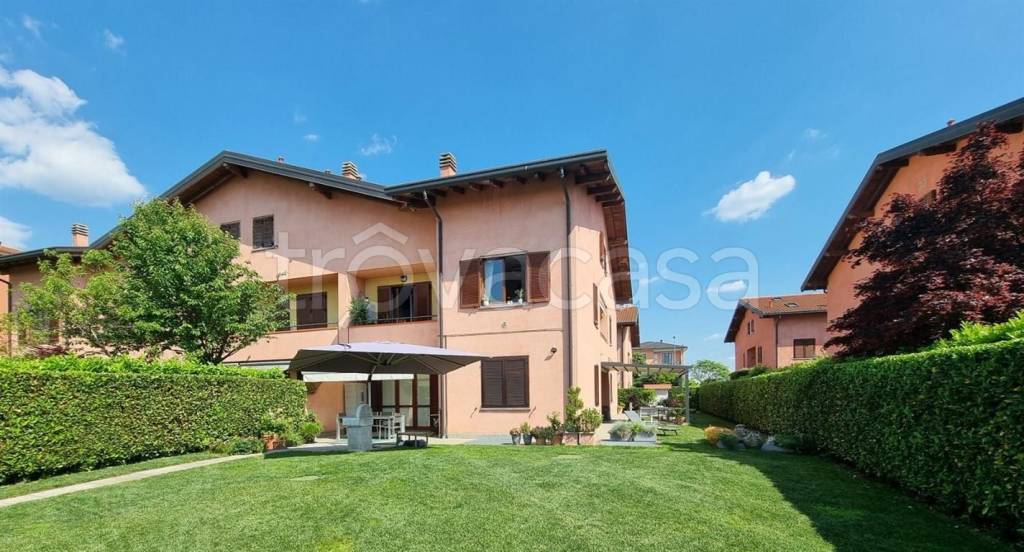 appartamento in vendita a Verderio in zona Verderio Inferiore