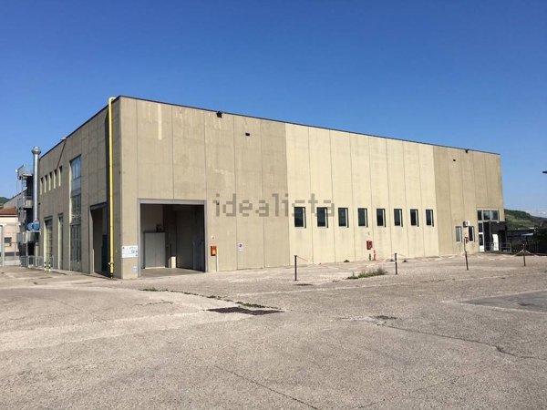 capannone in vendita a Verderio