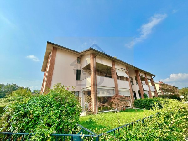 appartamento in vendita a Verderio in zona Verderio Inferiore