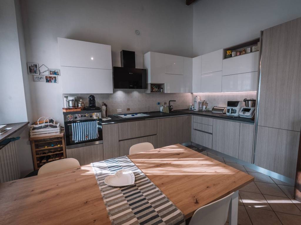 casa indipendente in vendita a Verderio in zona Verderio Inferiore