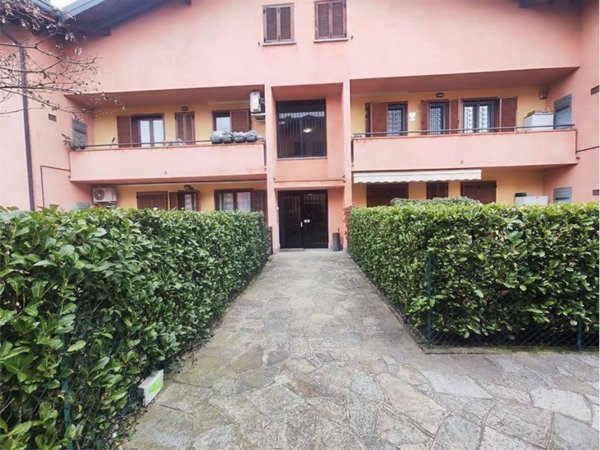 appartamento in vendita a Verderio in zona Verderio Inferiore