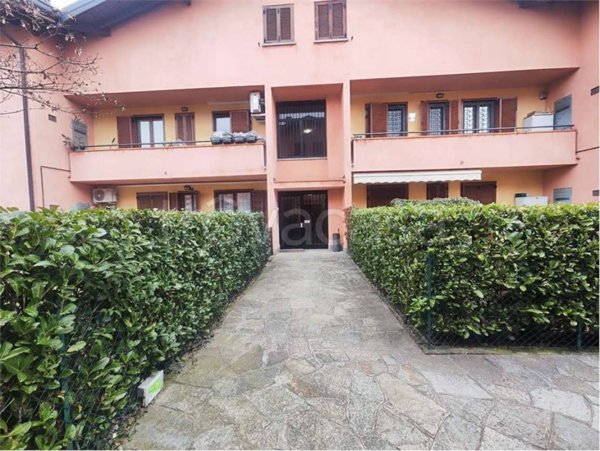appartamento in vendita a Verderio in zona Verderio Inferiore