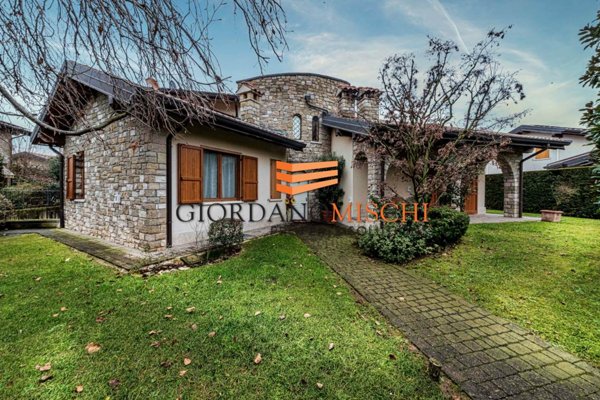 casa indipendente in vendita a Verderio in zona Verderio Superiore