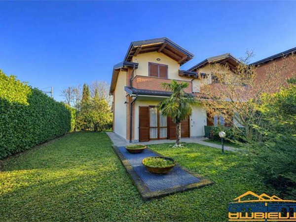 casa indipendente in vendita a Verderio in zona Verderio Inferiore