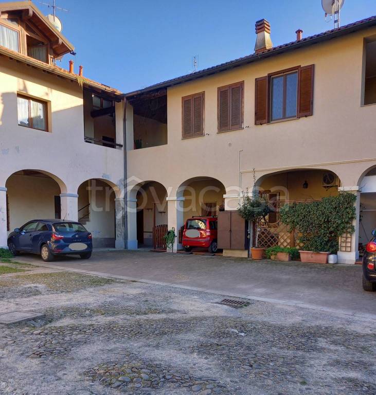 appartamento in vendita a Verderio in zona Verderio Inferiore