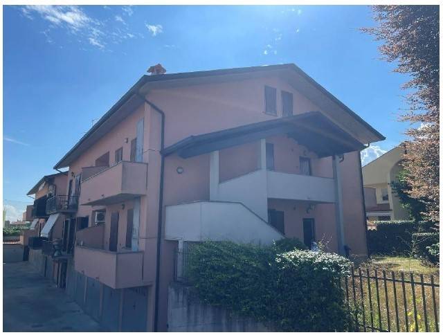 appartamento in vendita a Verderio in zona Verderio Inferiore