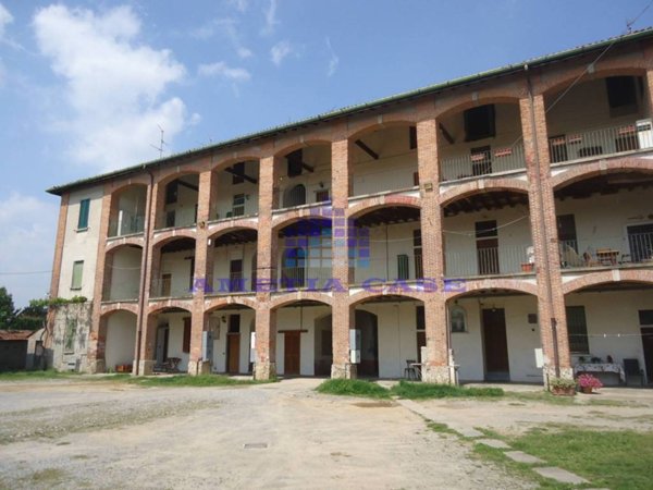 appartamento in vendita a Verderio in zona Verderio Superiore