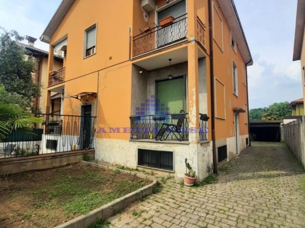 appartamento in vendita a Verderio in zona Verderio Inferiore