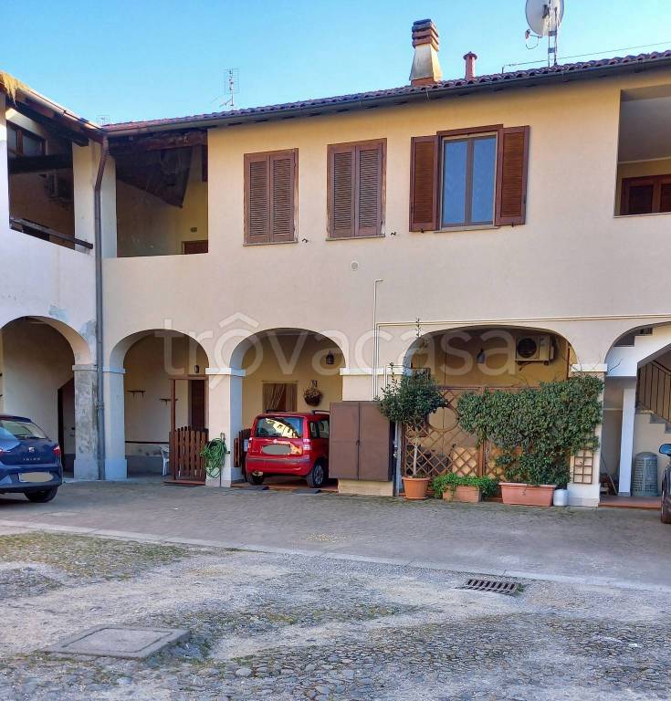 appartamento in vendita a Verderio in zona Verderio Inferiore