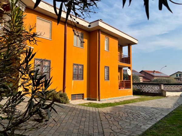 appartamento in vendita a Verderio in zona Verderio Superiore