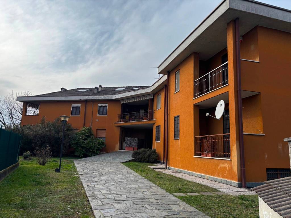 appartamento in vendita a Verderio in zona Verderio Superiore