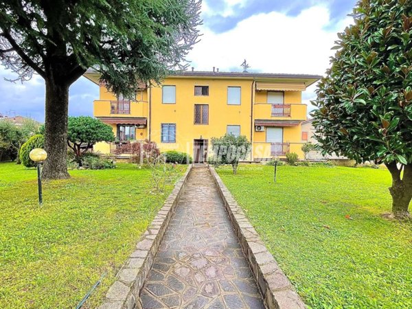 appartamento in vendita a Verderio in zona Verderio Superiore