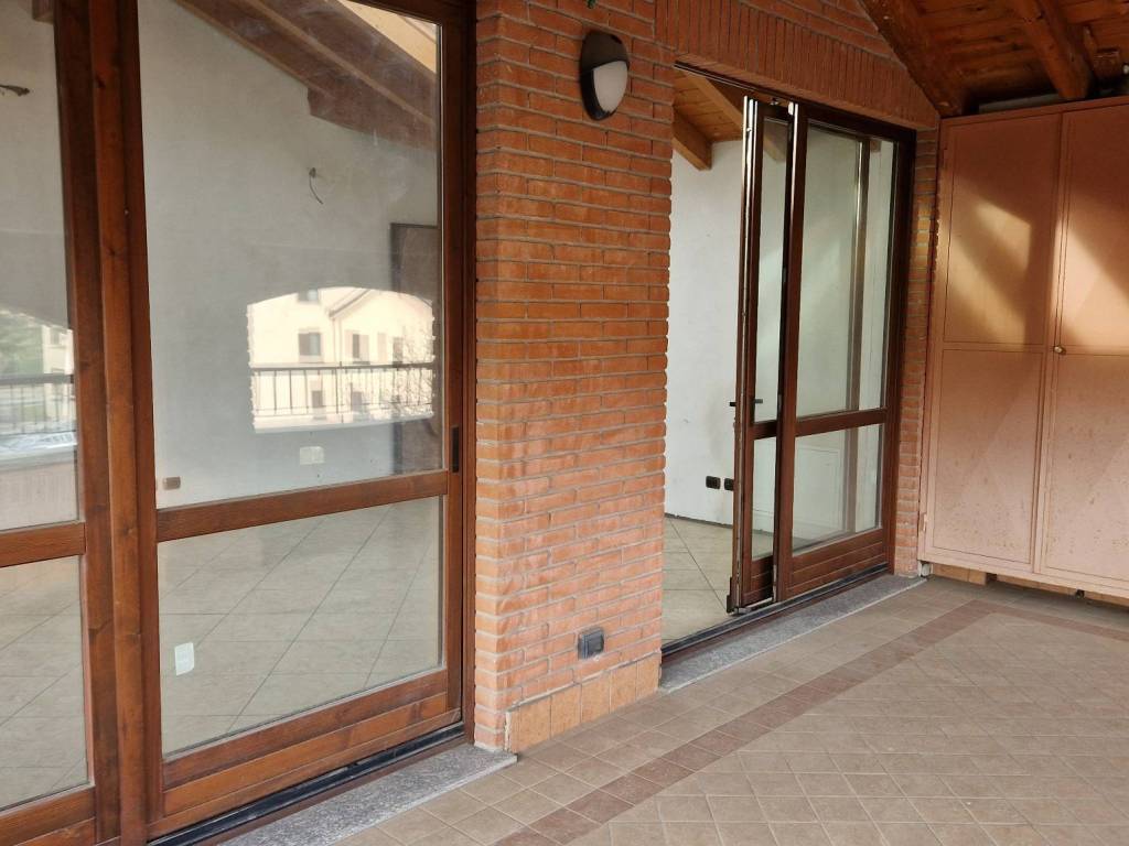 appartamento in vendita a Verderio in zona Verderio Inferiore
