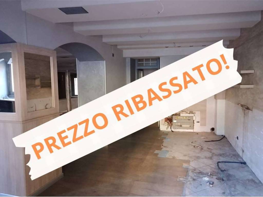 negozio in vendita a La Valletta Brianza in zona Rovagnate