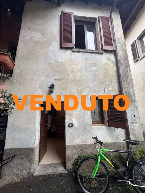 appartamento in vendita a La Valletta Brianza in zona Crescenzaga